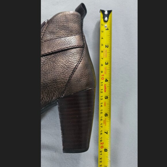 Born Bronze Leather Ankle Boots , size 8 - Picture 4 of 4